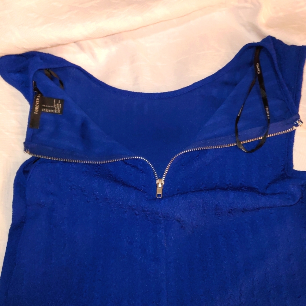 Dress - Picture 6 of 7